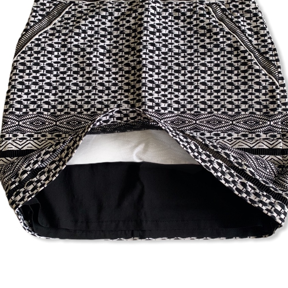 White House Black Market Skirt Geometric Lined Hidden Zipper Size 10 EUC - Picture 7 of 9